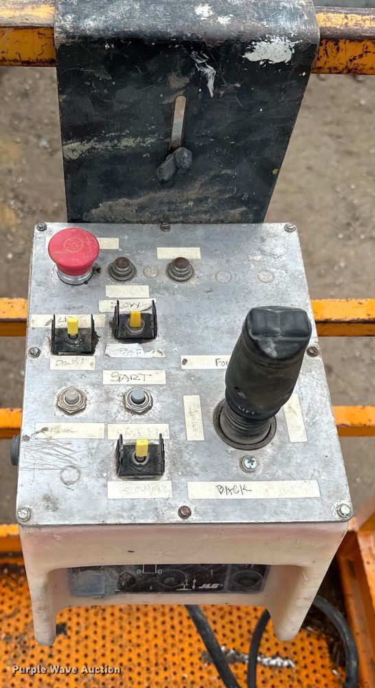 image for item NF9437 1998 JLG 25RTS scissor lift