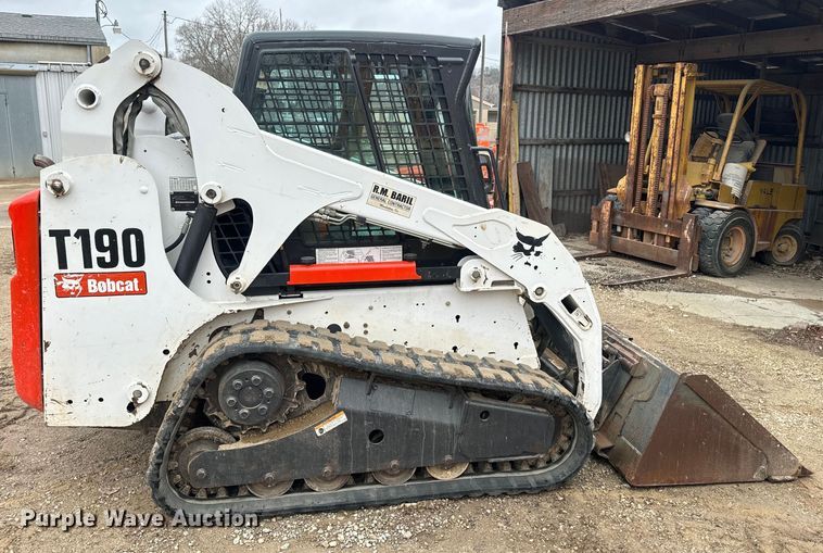 image for item NF9439 2009 Bobcat T190 tracked skid steer loader