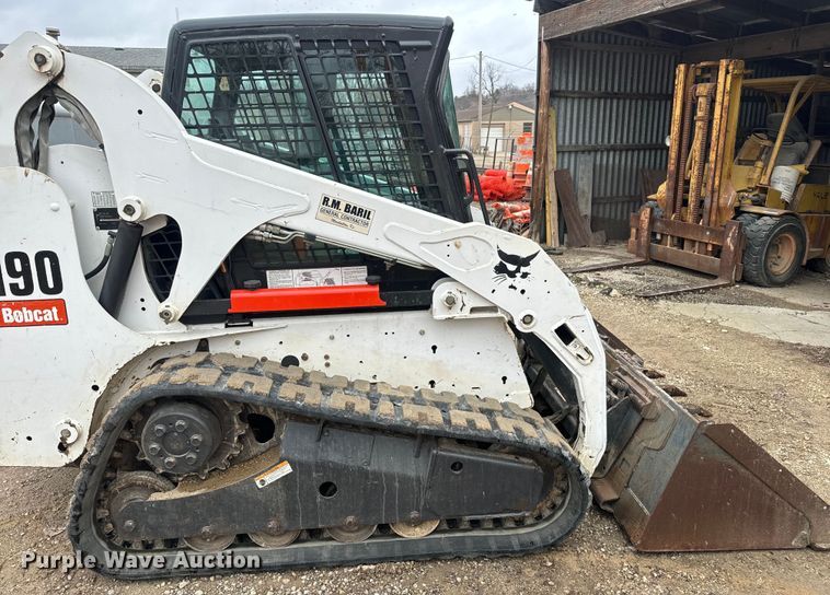 image for item NF9439 2009 Bobcat T190 tracked skid steer loader
