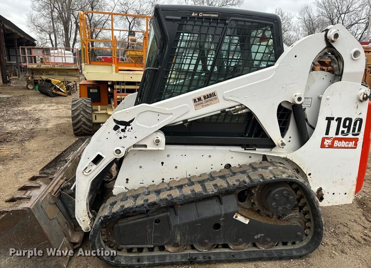 image for item NF9439 2009 Bobcat T190 tracked skid steer loader