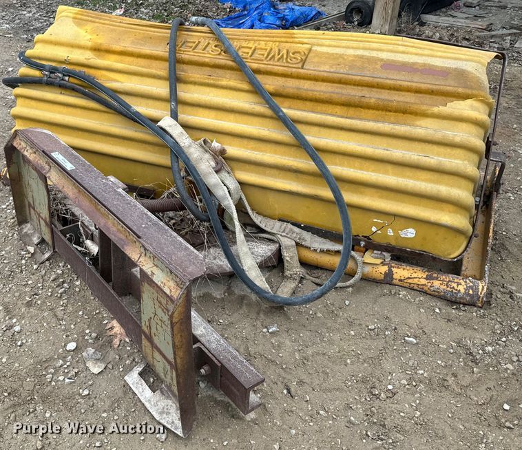 image for item NF9440 skid steer broom