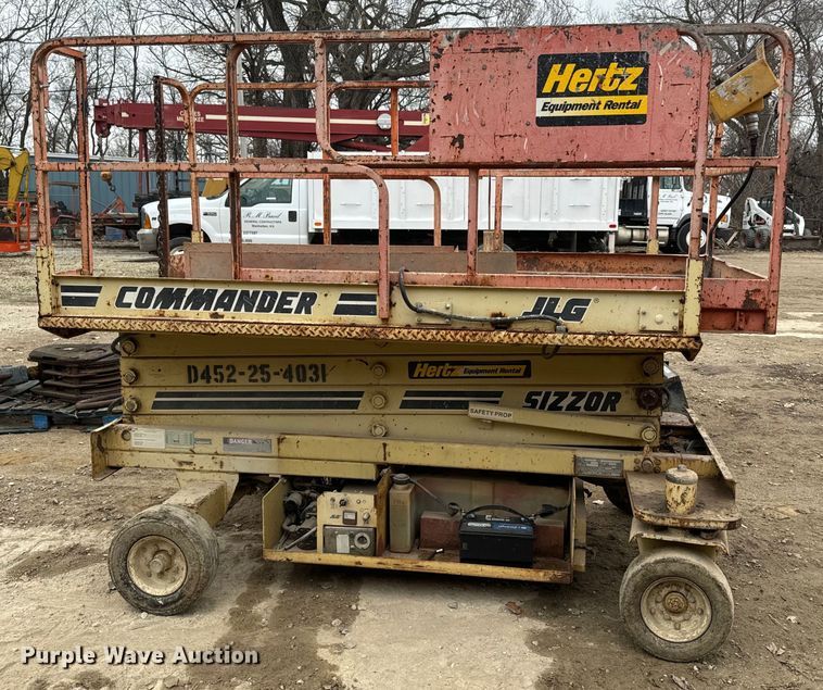 image for item NF9441 JLG CM-2558 scissor lift