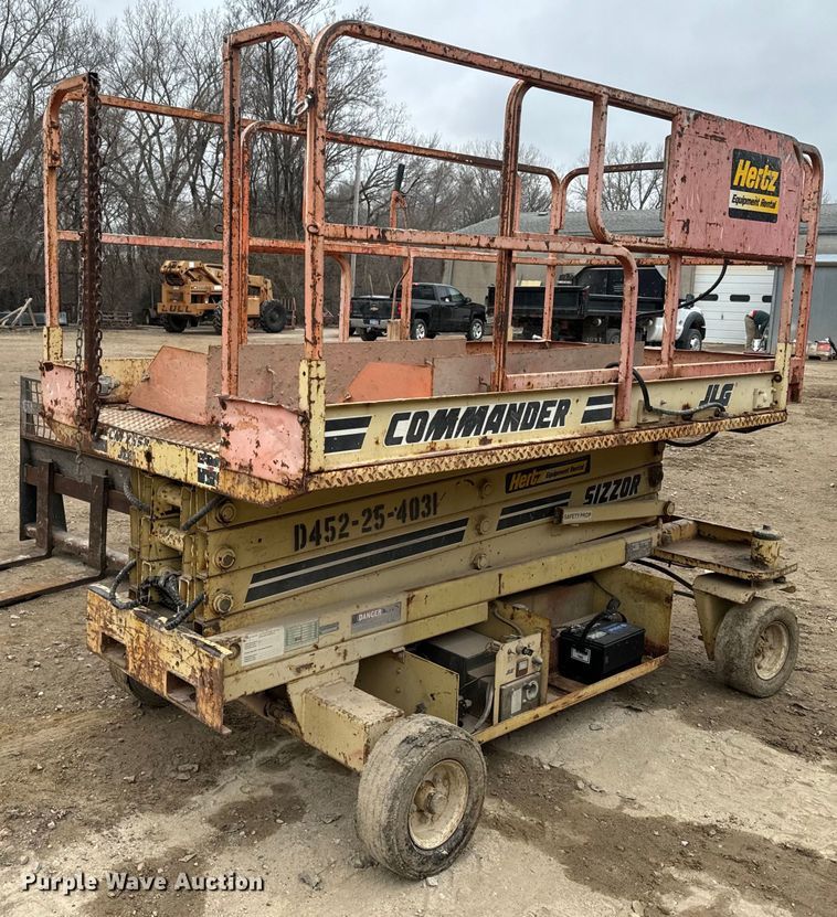 image for item NF9441 JLG CM-2558 scissor lift