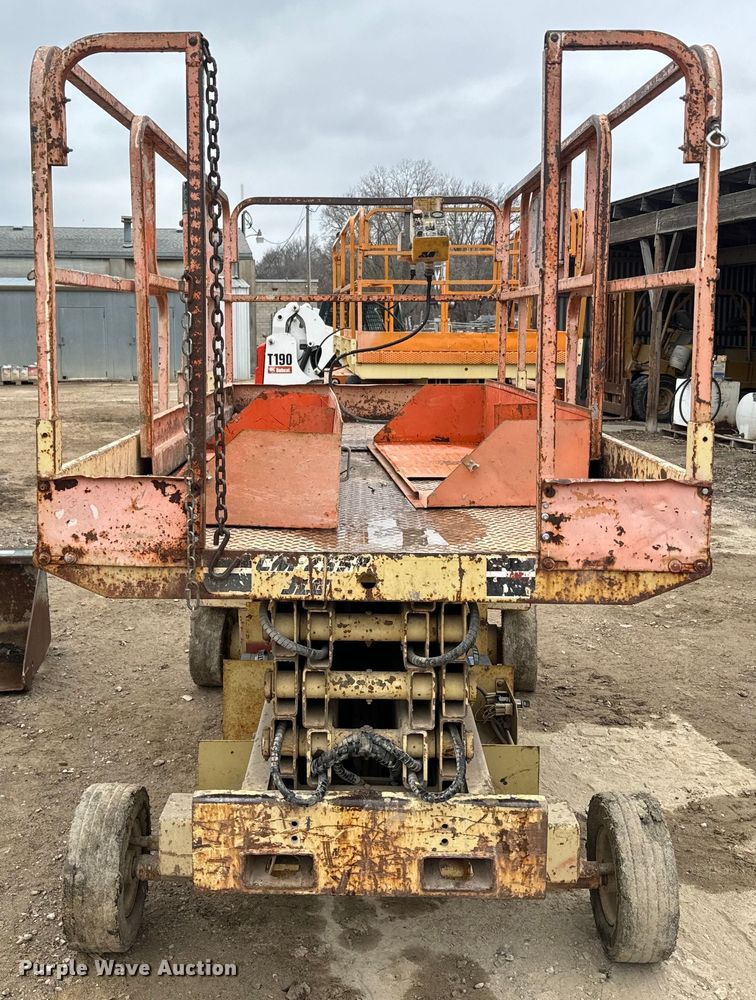 image for item NF9441 JLG CM-2558 scissor lift