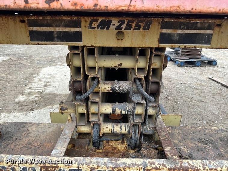 image for item NF9441 JLG CM-2558 scissor lift