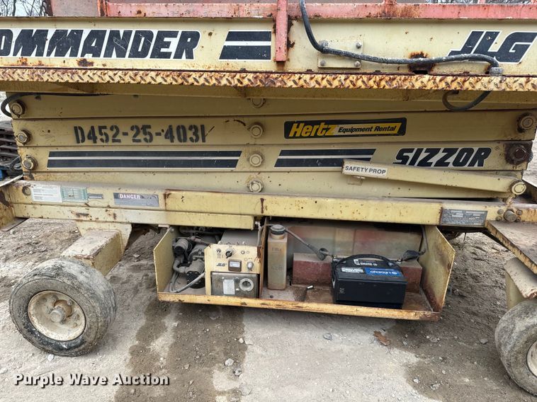 image for item NF9441 JLG CM-2558 scissor lift