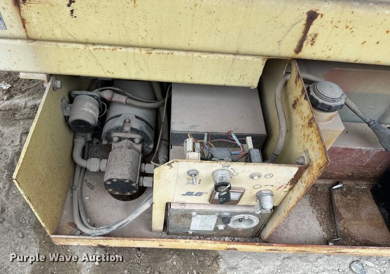 image for item NF9441 JLG CM-2558 scissor lift