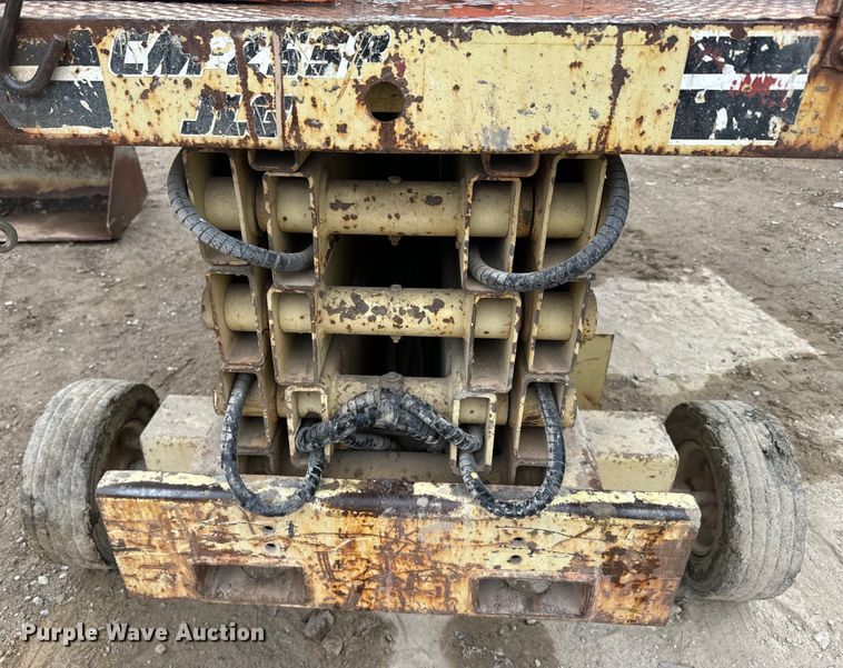 image for item NF9441 JLG CM-2558 scissor lift