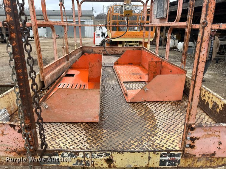 image for item NF9441 JLG CM-2558 scissor lift