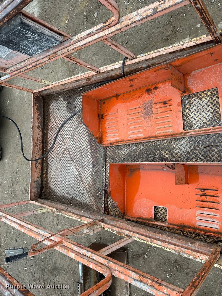 image for item NF9441 JLG CM-2558 scissor lift