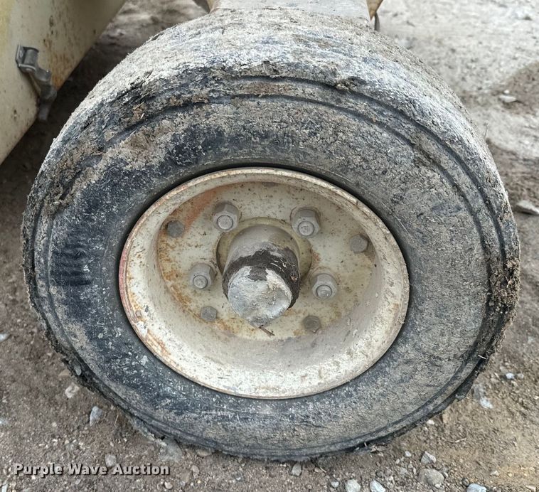 image for item NF9441 JLG CM-2558 scissor lift