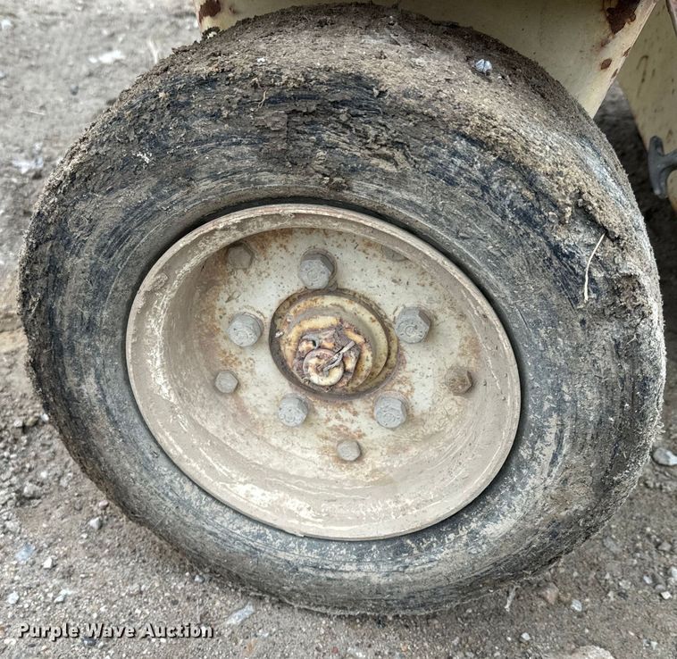 image for item NF9441 JLG CM-2558 scissor lift