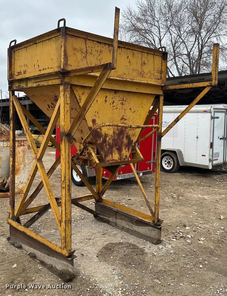 image for item NF9445 Concrete hopper