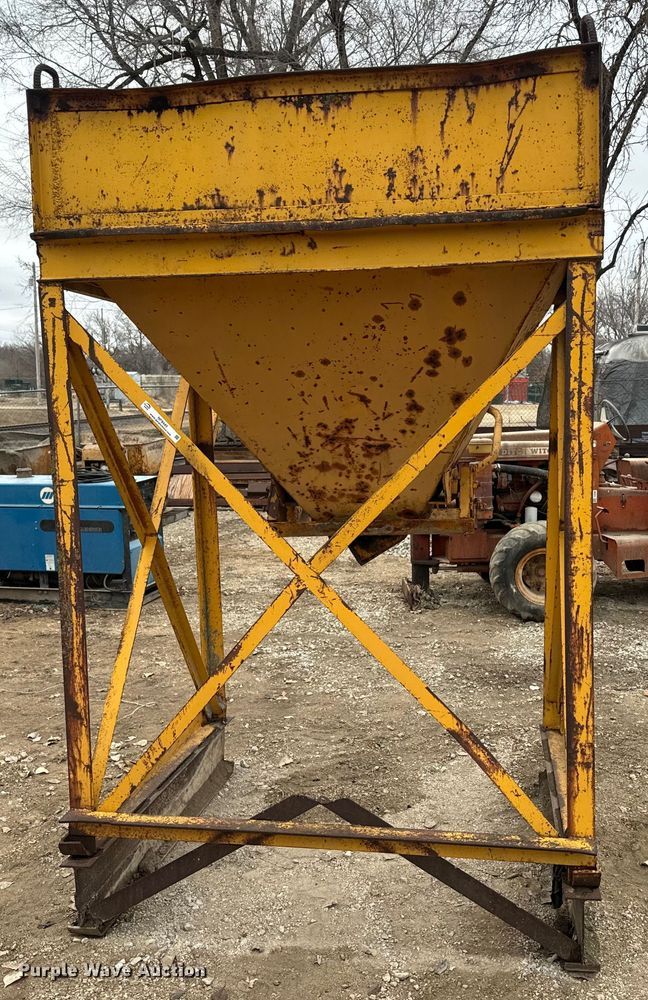 image for item NF9445 Concrete hopper