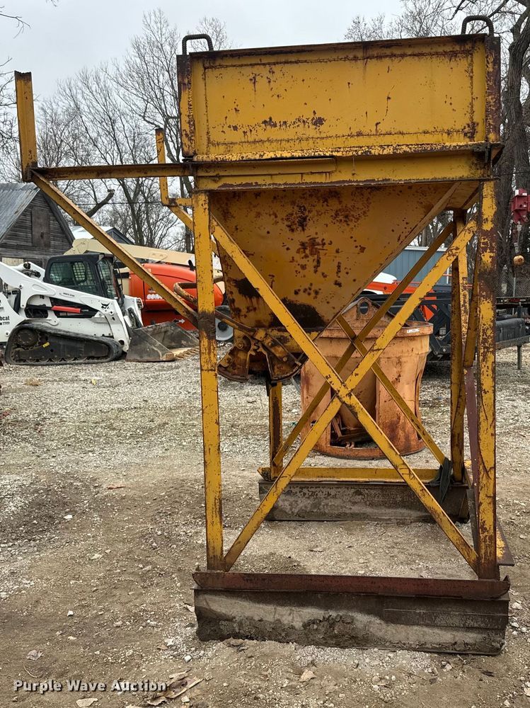 image for item NF9445 Concrete hopper