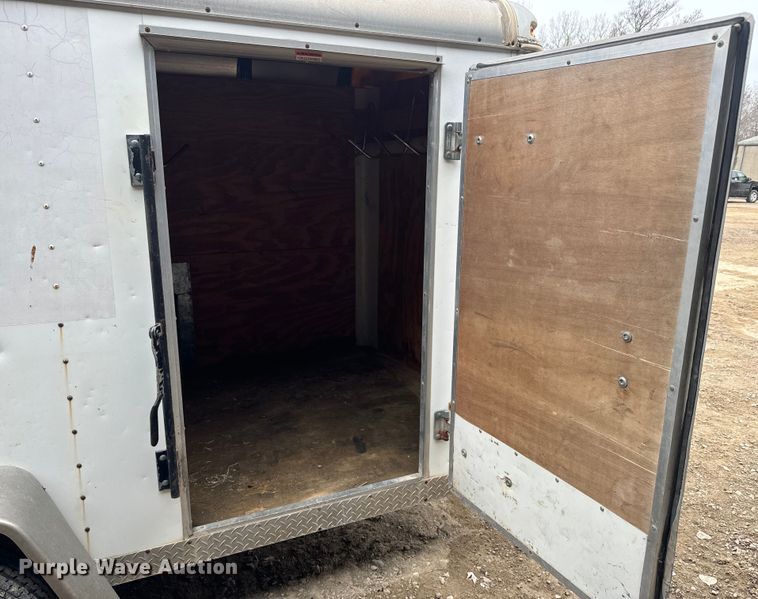 image for item NF9446 2000 Doolittle enclosed cargo trailer
