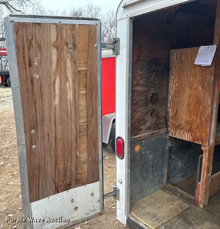 image for item NF9446 2000 Doolittle enclosed cargo trailer