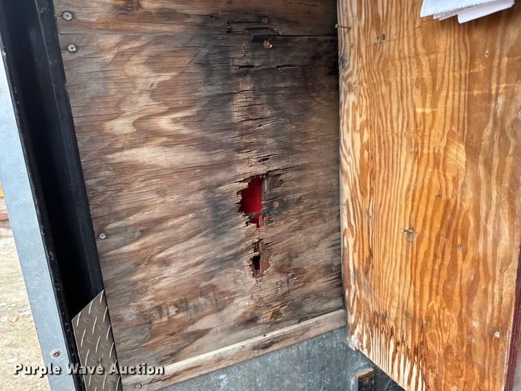 image for item NF9446 2000 Doolittle enclosed cargo trailer