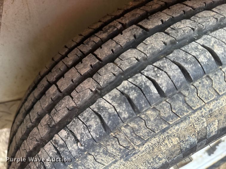 image for item NF9446 2000 Doolittle enclosed cargo trailer