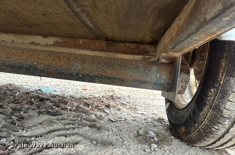 image for item NF9446 2000 Doolittle enclosed cargo trailer