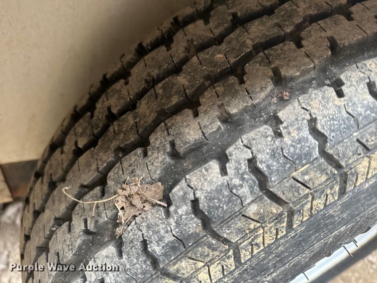 image for item NF9446 2000 Doolittle enclosed cargo trailer