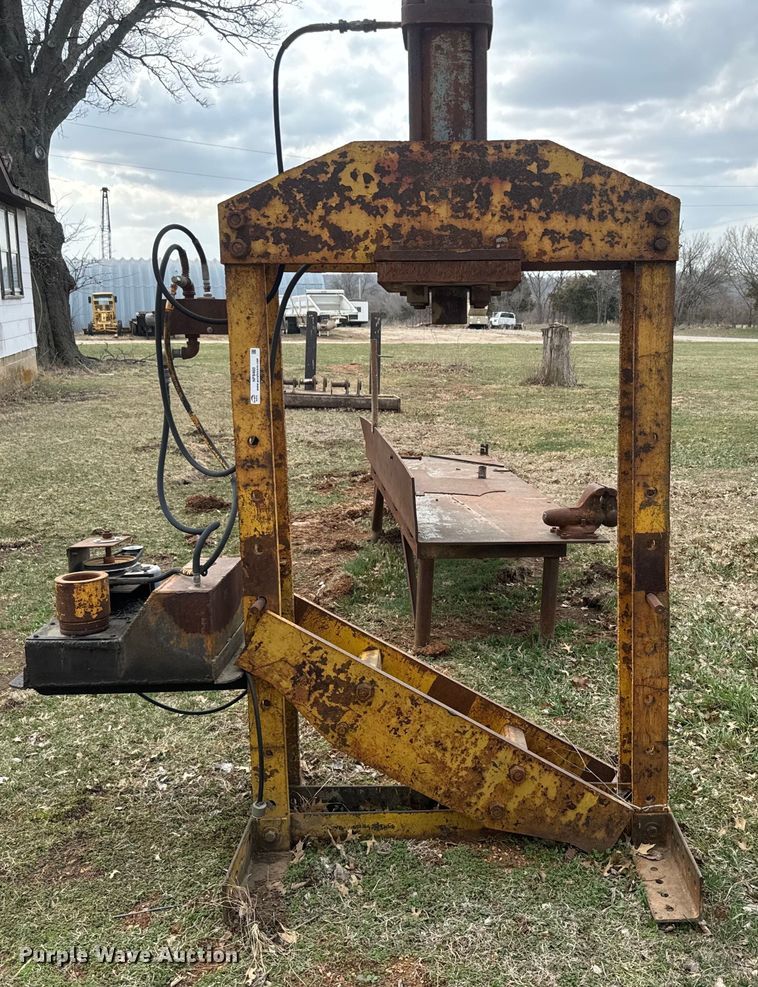 image for item NF9460 Hydraulic press and work bench