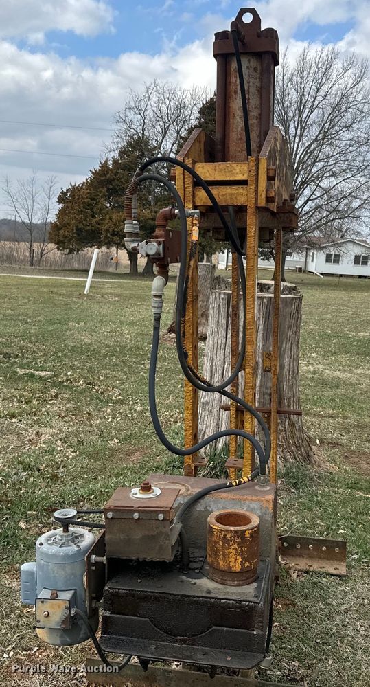 image for item NF9460 Hydraulic press and work bench
