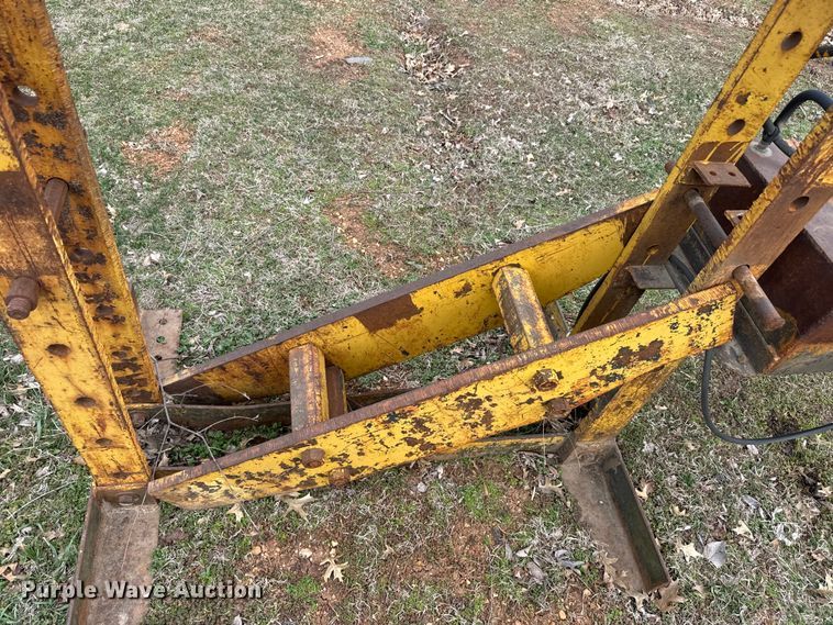 image for item NF9460 Hydraulic press and work bench