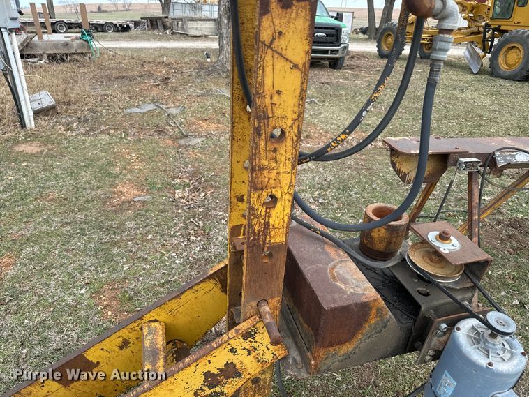 image for item NF9460 Hydraulic press and work bench