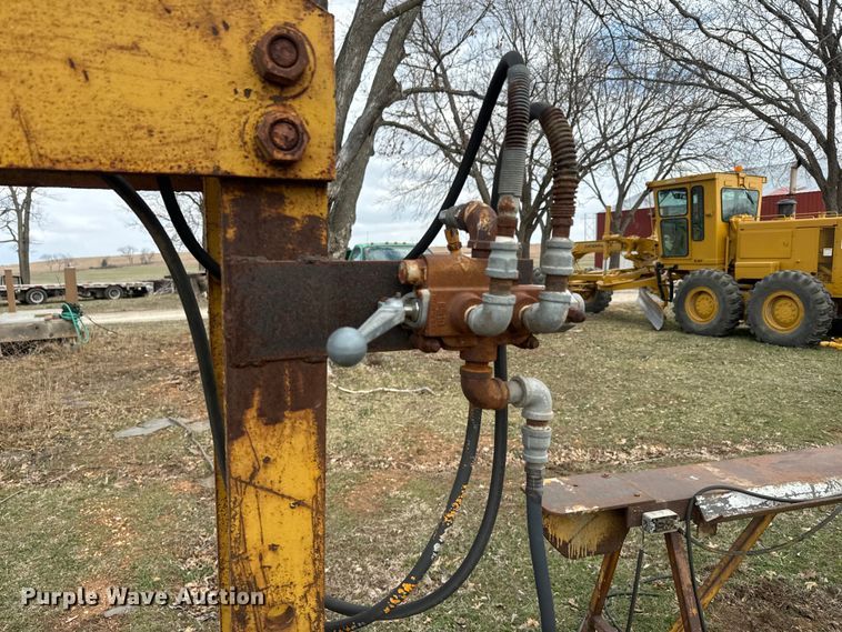 image for item NF9460 Hydraulic press and work bench