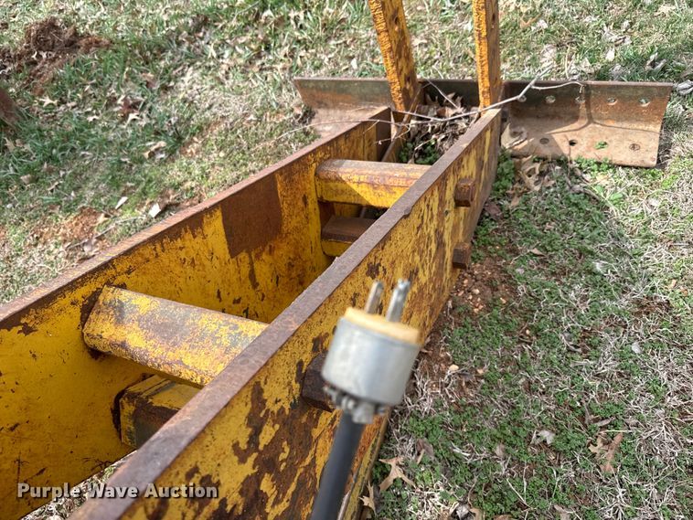 image for item NF9460 Hydraulic press and work bench