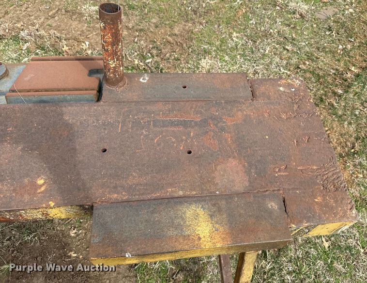 image for item NF9460 Hydraulic press and work bench