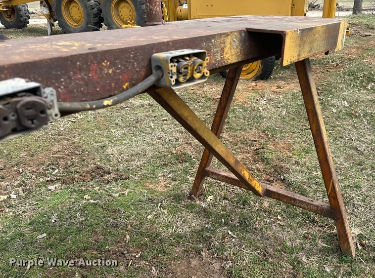 image for item NF9460 Hydraulic press and work bench