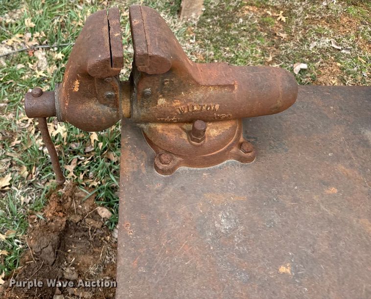 image for item NF9460 Hydraulic press and work bench