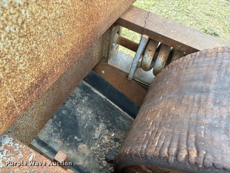 image for item NF9466 Cedar Rapids 30 x 18 crusher 