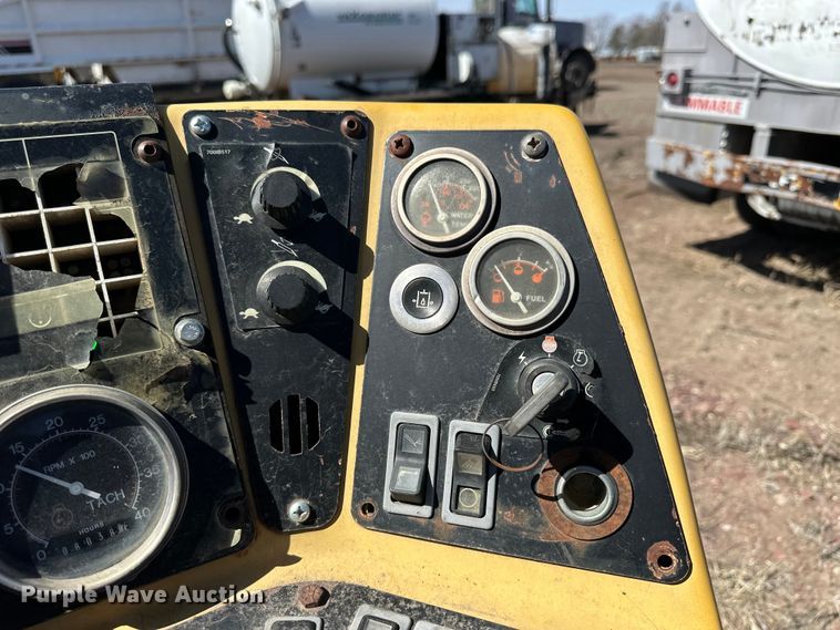 image for item NJ9470 2001 Vermeer D80x120 Navigator  directional boring unit