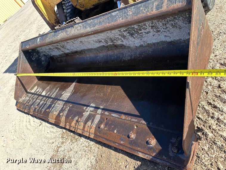 image for item NJ9471 2003 Caterpillar  277  tracked skid steer loader