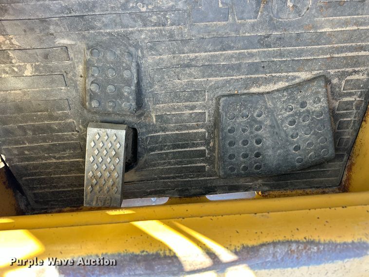 image for item NJ9471 2003 Caterpillar  277  tracked skid steer loader