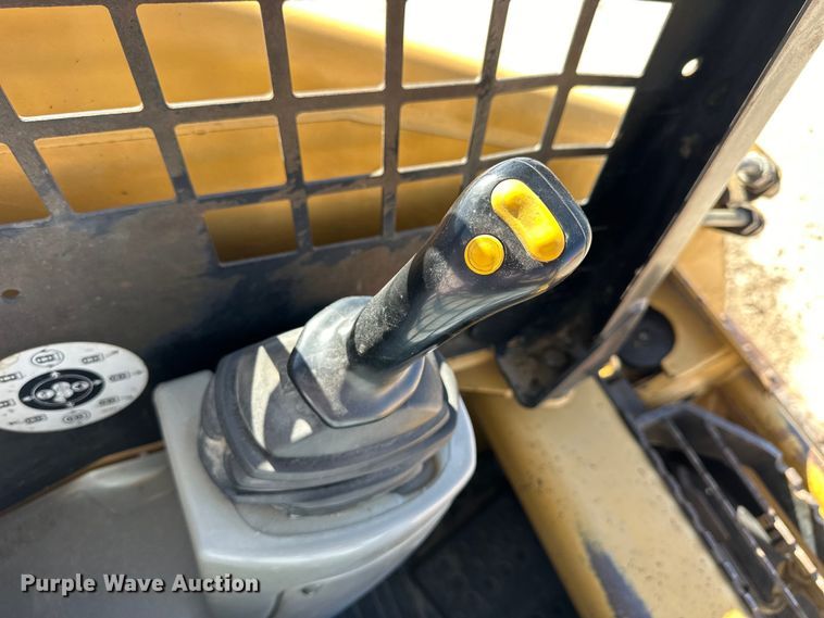 image for item NJ9471 2003 Caterpillar  277  tracked skid steer loader