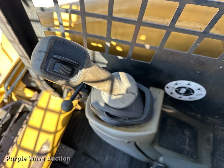 image for item NJ9471 2003 Caterpillar  277  tracked skid steer loader