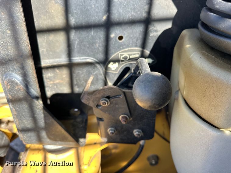 image for item NJ9471 2003 Caterpillar  277  tracked skid steer loader