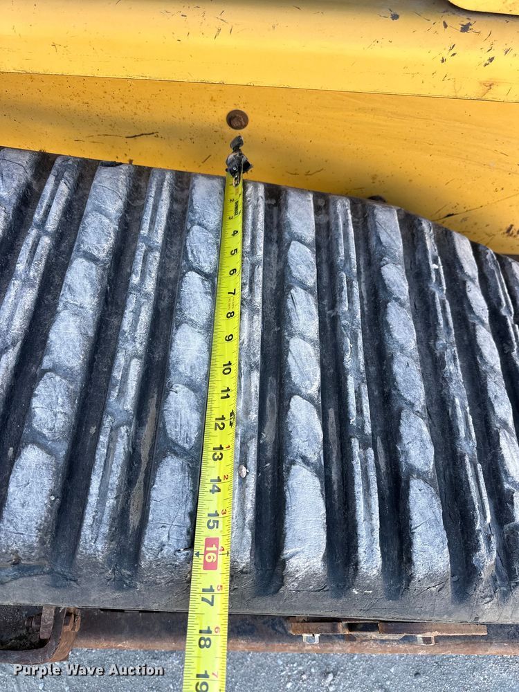 image for item NJ9471 2003 Caterpillar  277  tracked skid steer loader