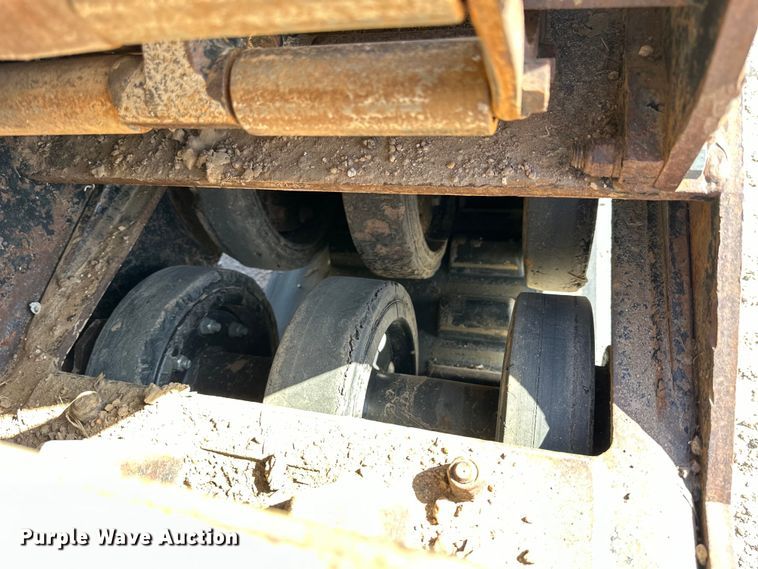 image for item NJ9471 2003 Caterpillar  277  tracked skid steer loader