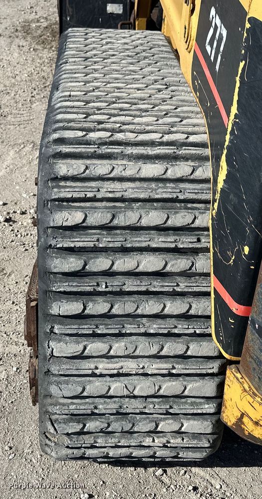 image for item NJ9471 2003 Caterpillar  277  tracked skid steer loader
