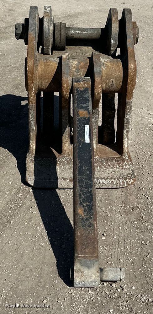 image for item NJ9475 LaBounty concrete pulverizer 