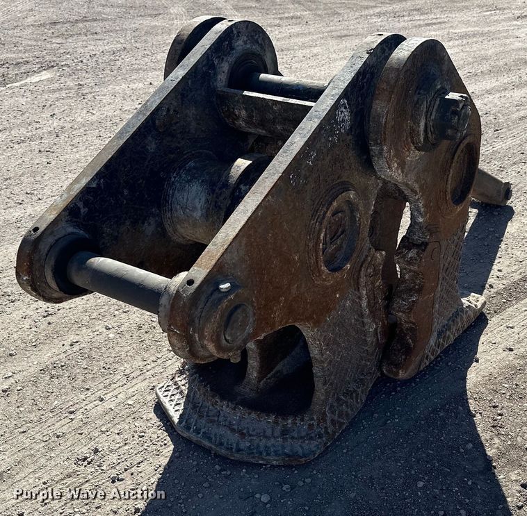 image for item NJ9475 LaBounty concrete pulverizer 