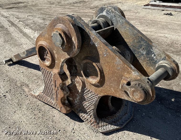 image for item NJ9475 LaBounty concrete pulverizer 