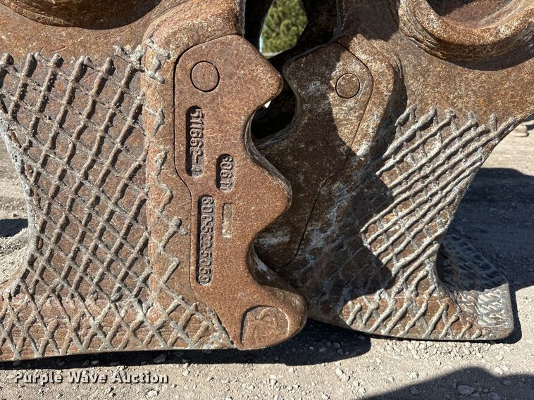 image for item NJ9475 LaBounty concrete pulverizer 