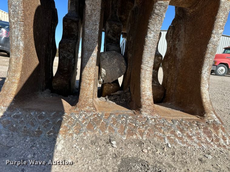 image for item NJ9475 LaBounty concrete pulverizer 