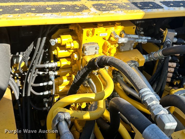 image for item NJ9476 2010 Komatsu PC350LC-8 excavator